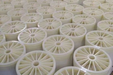 反渗透技术利用半透膜分离溶液组分，***环保且节能